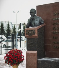 На «КАМАЗе» почтили память первого генерального директора Льва Васильева